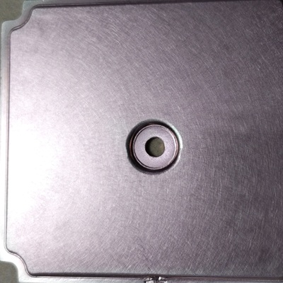 中空部分を潰す穴加工